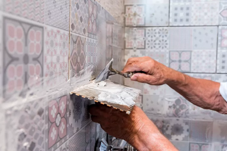 نصب کاشی روی کاشی