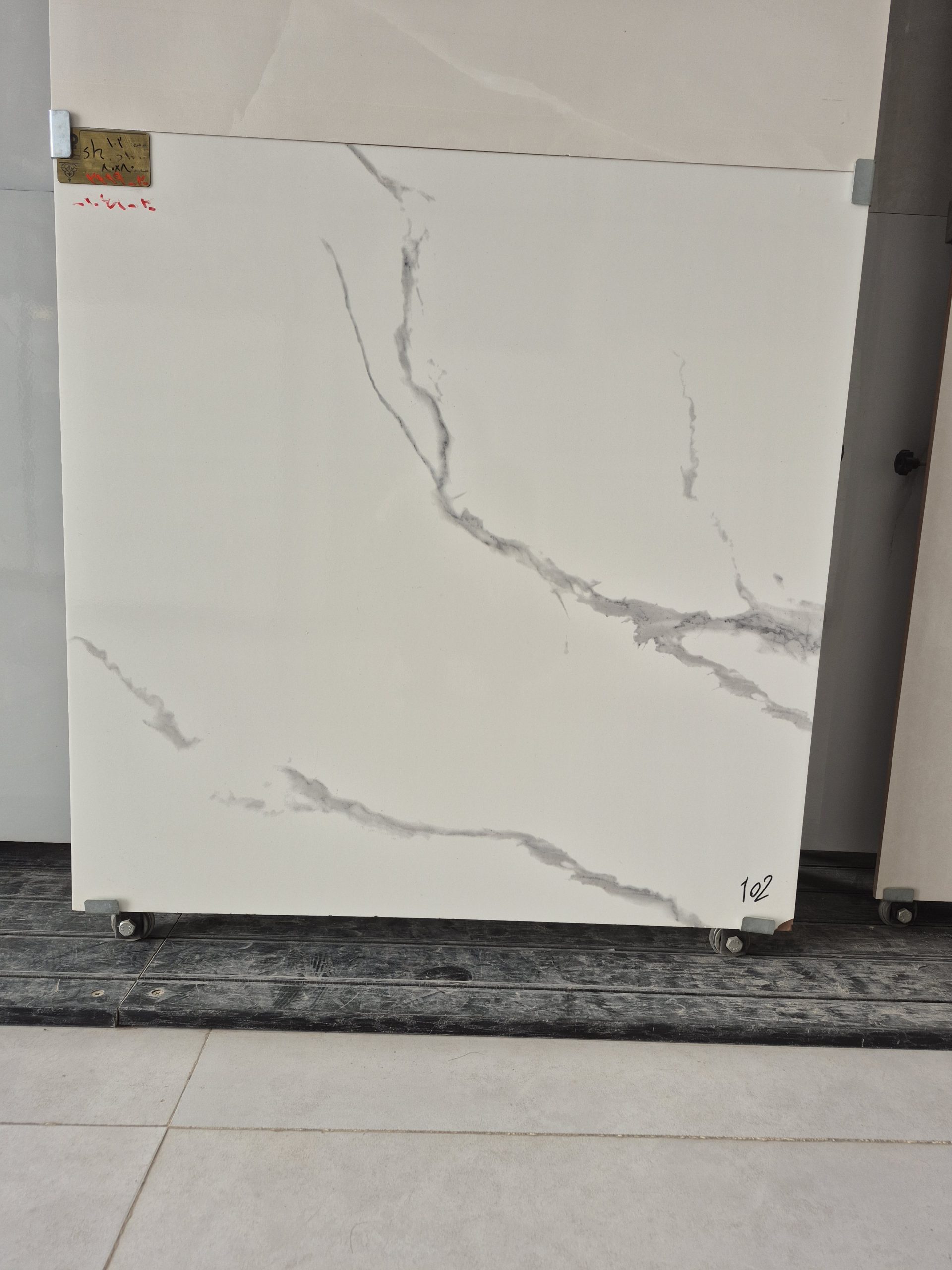 کاشی و سرامیک سایز 80 * 80 طرح کلکته یزد